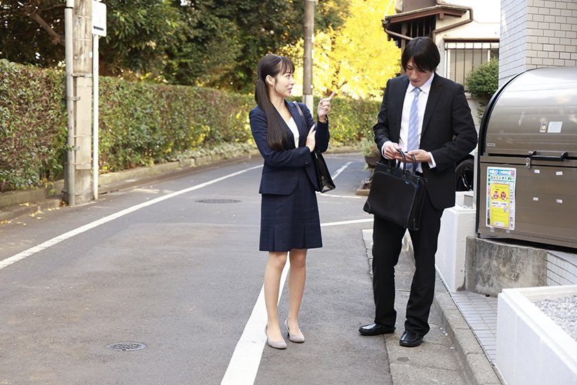 あざとく男にすり寄ってくる女子社員 ピンク色の舌を絡めて誘惑してくる同僚はキス狂い痴女11枚目