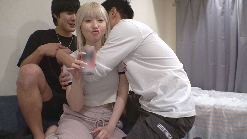 深夜の田舎のコンビニでウロウロしているギャルを簡単にお持ち帰り出来るのか検証 レンちゃん2枚目