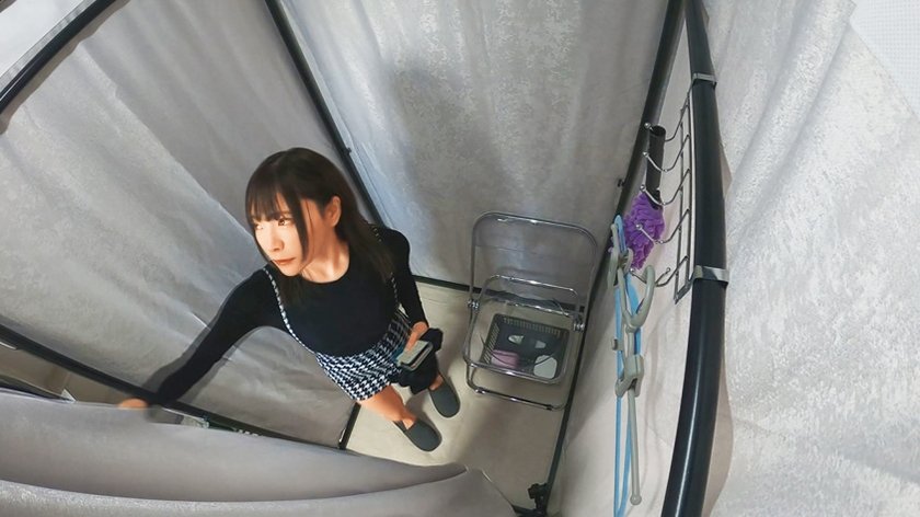 覗き見禁止領域！！更衣室無限大オナニー 無防備すぎるシロウト美女の流出映像4枚目