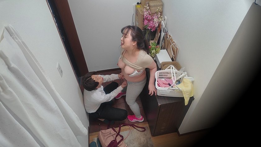 玄関セックス 扉の向こう側でチ●ポをしゃぶりハメ狂う淫乱女たち 一条みお 玉木くるみ 星乃夏月9枚目