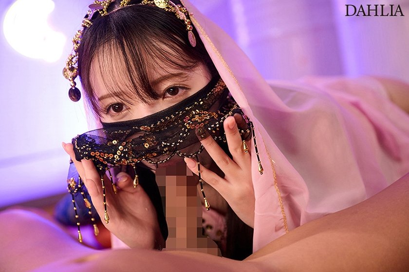 会社では地味な巨乳OLとおっパブで遭遇「内緒にしてくれるなら」と口止めフェベチオされて仕事中もしゃぶられる関係に… 小花のん7枚目