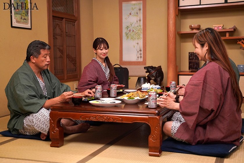 混浴温泉NTR 結婚直前の彼女の母親を孕ませてしまった…。 小沢菜穂6枚目