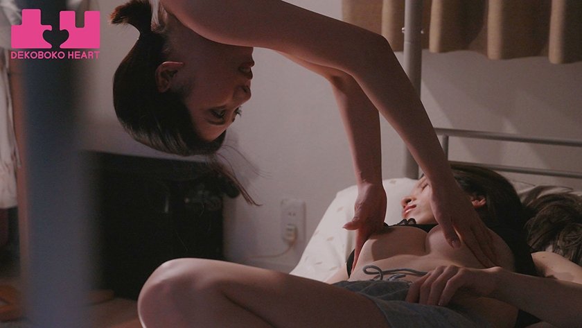 え！？上からおっぱいが降ってきた！？？2段ベッドの上から零れ落ちる爆乳を揉みながら愛を育む夜のレズ性活 谷あづさ 二宮和香8枚目