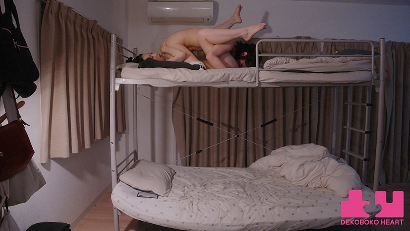 え！？上からおっぱいが降ってきた！？？2段ベッドの上から零れ落ちる爆乳を揉みながら愛を育む夜のレズ性活 谷あづさ 二宮和香14枚目