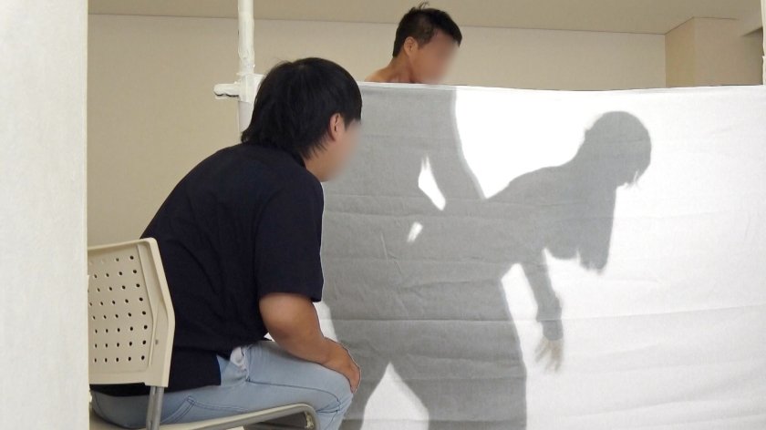 激熱カップルと影絵で遊ぼう！ドキドキNTR早着替えシルエットクイズ！ 女子大生彼女のコスプレを彼氏は正解する事ができるのか！？ 失敗したらデカチン即ハメ連続SEX！4枚目