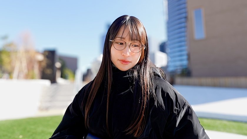 【新シリーズ】【痙攣爆イキめがね女子】東●大学に通う高学歴インテリJD！知性の裏に潜むエロへの探求心が止まらない！スパンキング、イラマチオ…ご所望の刺激的なプレイに潮吹きまくりエビ反り絶頂！天才だからこそ変態！このギャップがたまらない！！【今日はこのコでイっとく？】【れい】1枚目