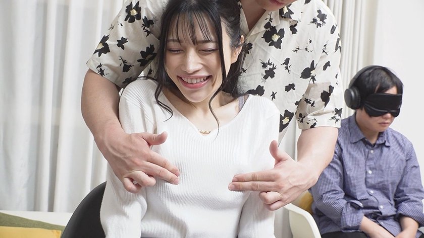 素人参加型バラエティ観察モニタリング 愛する夫の目の前で自慢の爆乳を揉みほぐされ秒で感じまくって他人男に寝取られた妻 ひなみ2枚目