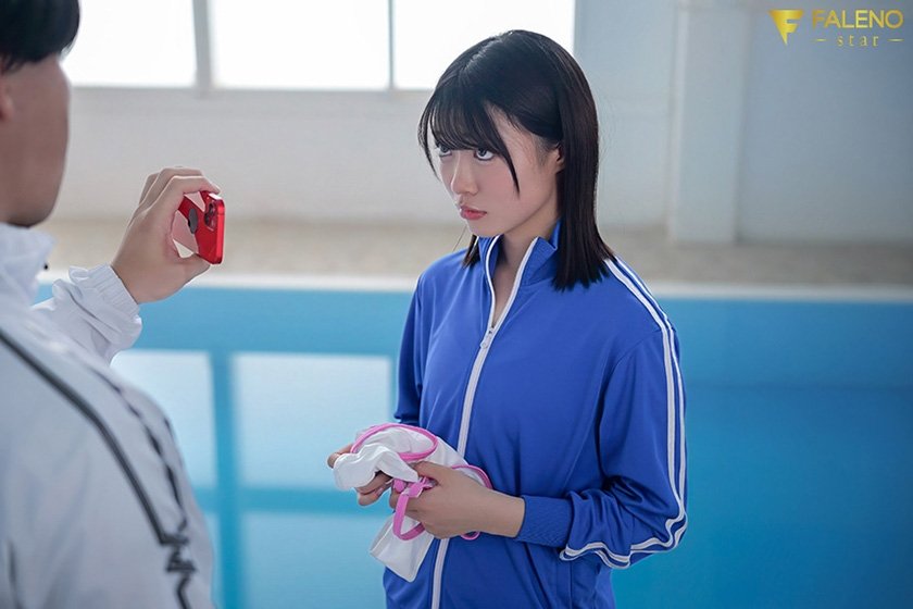 陸上部の大好きなノーブラ乳首ポチ彼女が最低なゲス先輩に乳首をシゴキ開発されて肉オナホにされていた一部始終。 吉沢梨亜2枚目