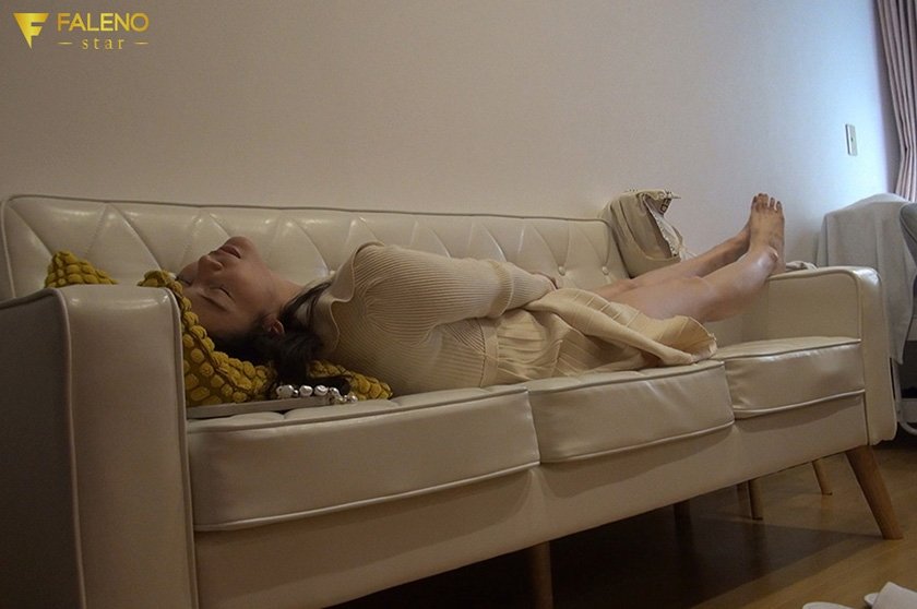 インジャン古河プレゼンツ 大人のエンターテイメント 吉高寧々の本当のオナニーを見てみたい 吉高寧々2枚目