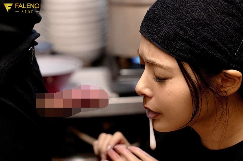亡き祖父の味を復活させる為に…男だらけの世界で日常的にセクハラを耐えながらラーメン屋修行をする見習いさん 1日16時間勤務、時給1.175円(残業代別途) 吉高寧々1枚目