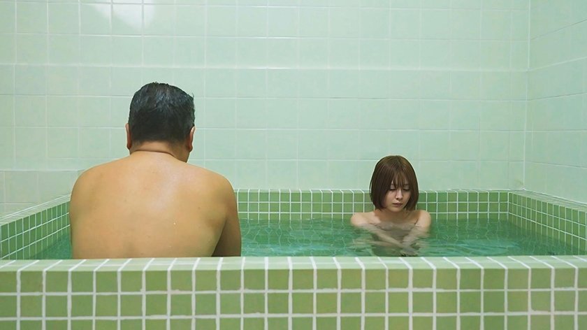 学生寮で2人きり 女子学生と中年管理人が過ごした年末年始 若い身体に衝動が抑えられず・・・一晩中ヤリまくった年越しイラマチオ 小松本果7枚目