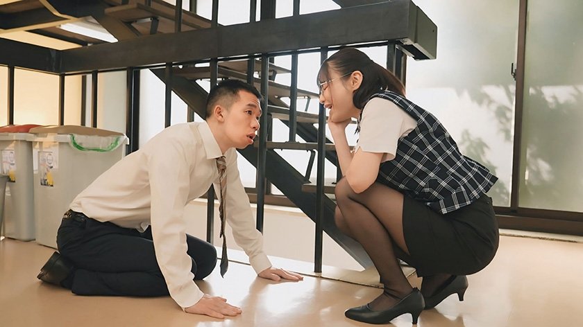 生真面目だと思っていた経理部女子はとんでもない痴女だった！弱みを握られ日夜社内で痴女られるハメに 入田真綾7枚目