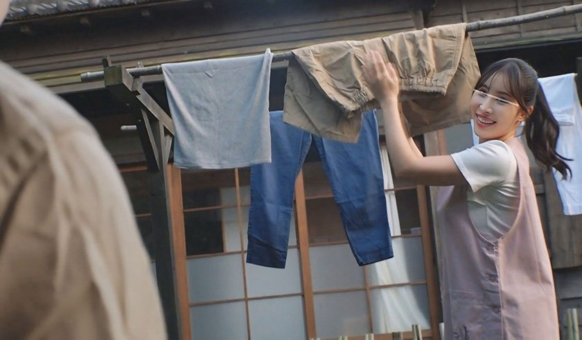 過疎化に悩む某県のとある村が新たに自治体支援制度を導入！移住者にはもれなく日替わりお手伝いさんが提供される！？1枚目