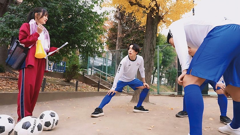 サッカー部の女子マネージャーは憧れの先輩のレギュラー獲得のために顧問教師の性処理をしています 幸村泉希1枚目