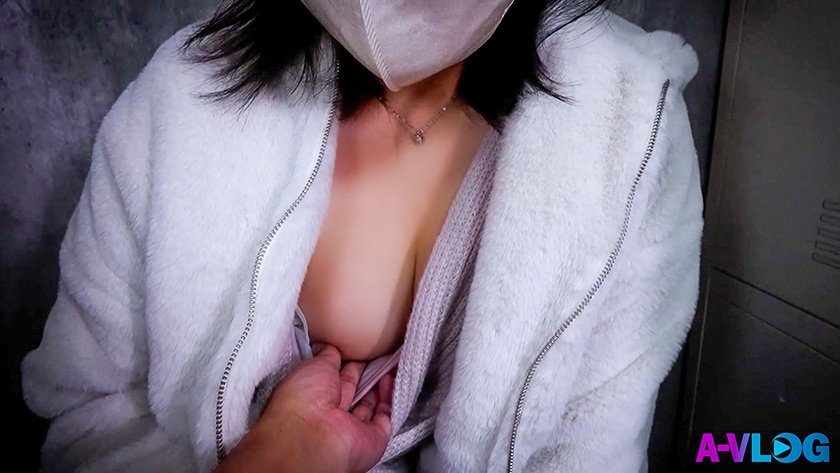 仕事中に抜け出したギャルを焦らして仕事後に無責任中出し3枚目