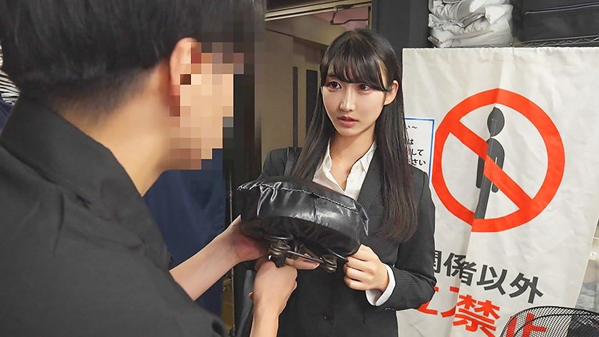 近所に住む美人なデカ尻OLの自転車サドルに悪戯 杭打ちピストンで欲情中出し3P(メスガキ35) 雪代美鳳1枚目