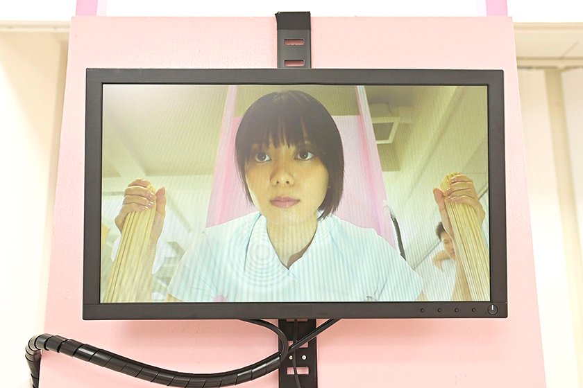 壁尻拘束モニター ダイエット器具のPR動画撮影に協力してくれる女の子達を穴の開いた壁に拘束！玩具責め中出し 5名収録 川上しずく 白羽舞菜 中丸未来 久和原せいら もなみ鈴1枚目