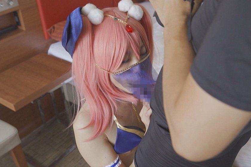 かわいそうなコスプレイヤー 顔面がレベチ！最強美乳・エロ布フェラ！好きでもないキモオジのおもちゃに5枚目