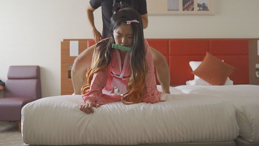 かわいそうなコスプレイヤー 国民的妹キャラ！ 禰●子のちびマンにずぶり！好きでもないキモオジのおもちゃに8枚目