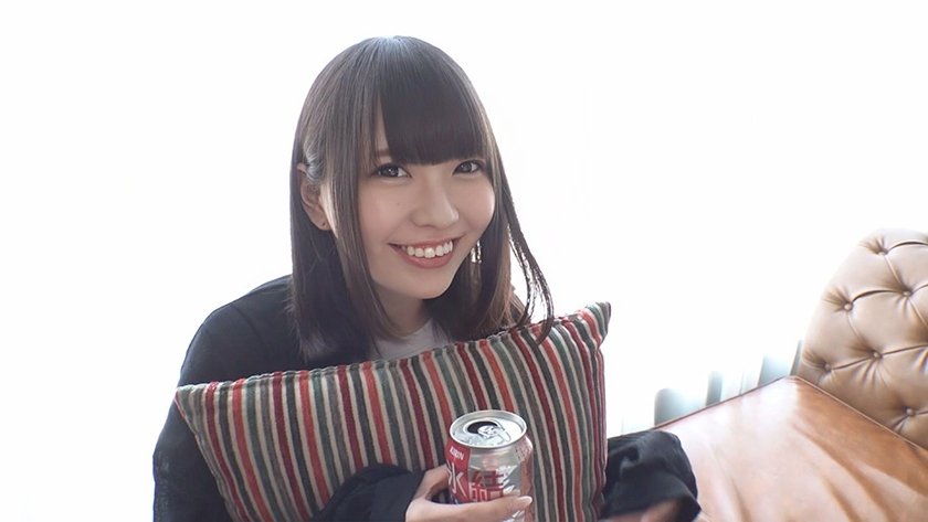 恥ずかしすぎて耳まで真っ赤！超初心赤面美少女がゴム無しハメ！4枚目