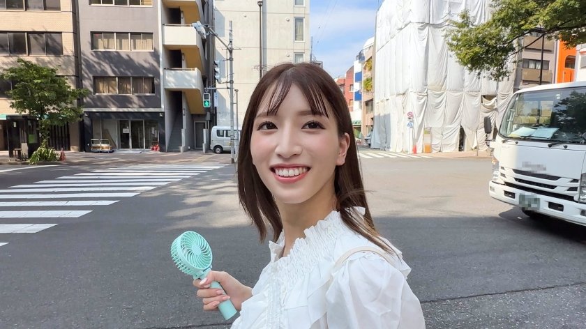 独身気分でナンパにホイホイついていくジーンズの似合うスレンダー尻軽新妻1枚目