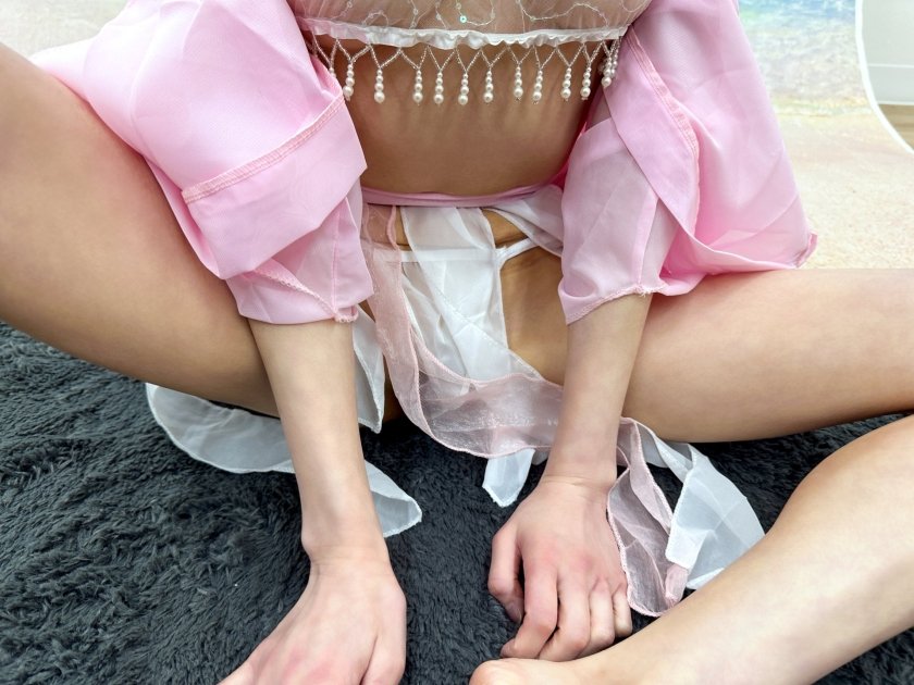 素人パンチラ in 自宅で個人撮影会vol.103!!豪華絢爛!!七色に輝く超絶激カワコスプレ!!どんな時でも明るい気分になれるハイテンション撮影会!!17枚目