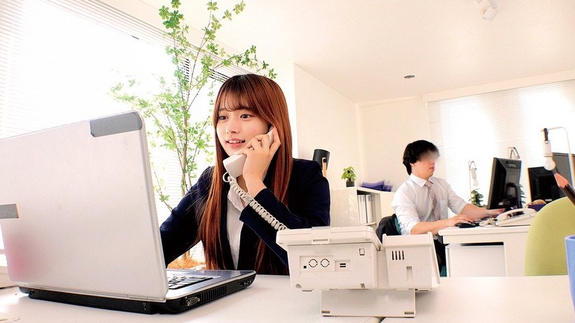 秘書喰い…スーツ、パンストを剥ぎ取られ狂うほどイカされた精子まみれの女性秘書…1枚目