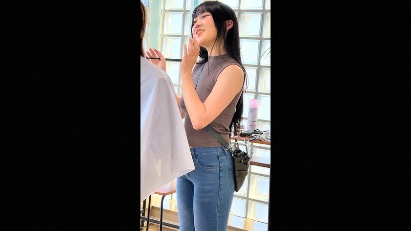 ノーブラ誘惑 美容室 巨乳美容師4名2枚目