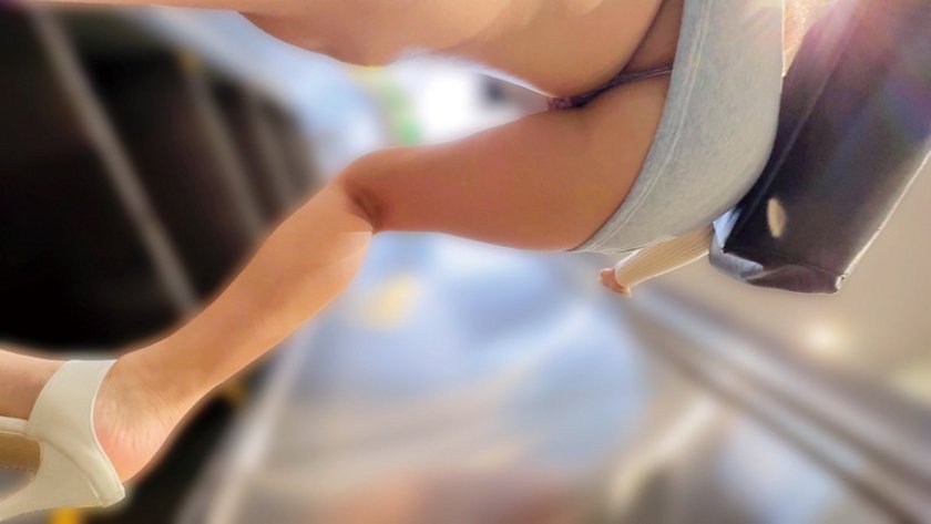 【デカパイスラ女子】#ネバネバ粘着追跡#ストラップ喰い込む巨乳観察#乳汚し4枚目