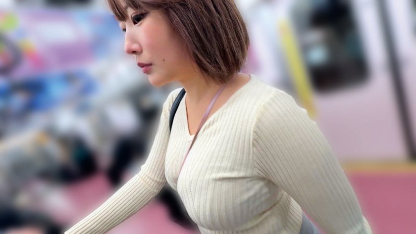 【デカパイスラ女子】#ネバネバ粘着追跡#ストラップ喰い込む巨乳観察#乳汚し1枚目