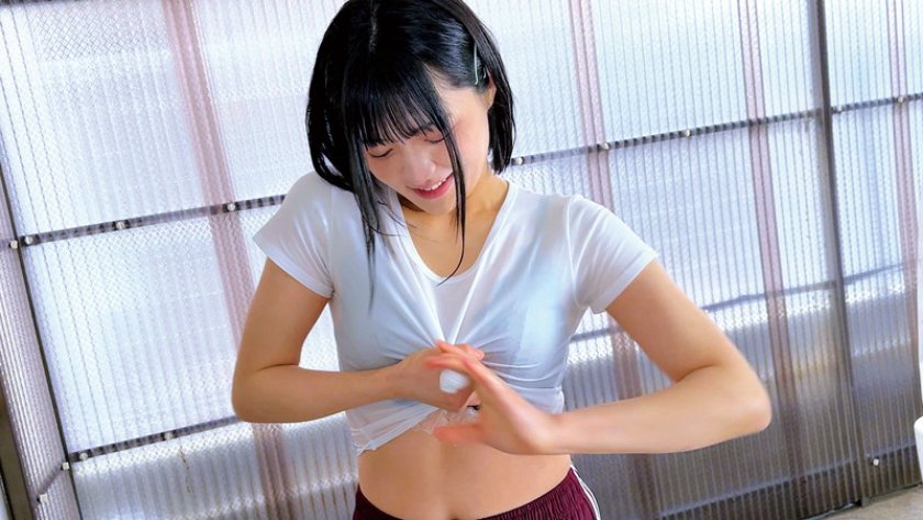 びしょ濡れになって青春を楽しめ！突然のゲリラ豪雨で濡れ透けたカラダに勃起した思春期2枚目