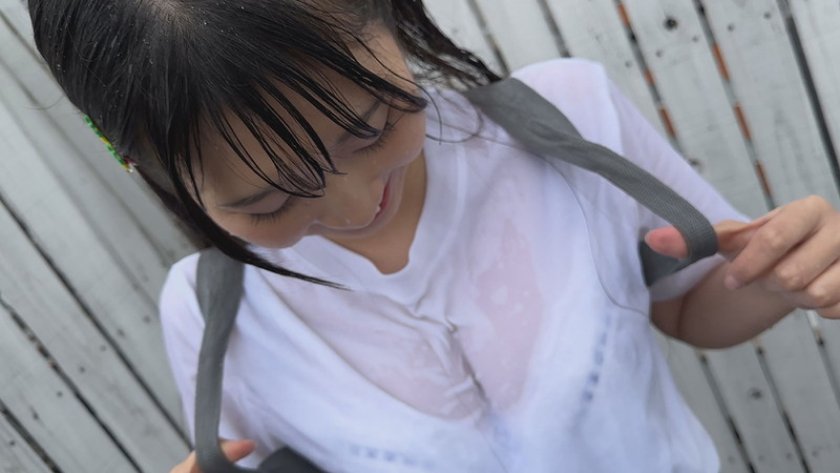 びしょ濡れになって青春を楽しめ！突然のゲリラ豪雨で濡れ透けたカラダに勃起した思春期1枚目