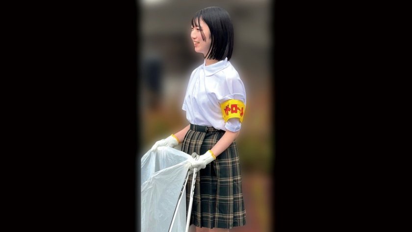 ゴミ拾う手の先輝く僕等の未来 ボランティア活動に勤しむ心の綺麗な女の子4名2枚目