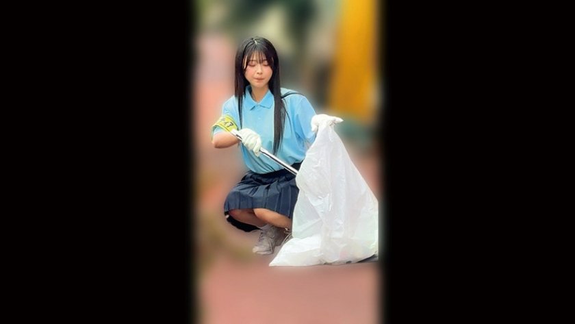 ゴミ拾う手の先輝く僕等の未来 ボランティア活動に勤しむ心の綺麗な女の子4名19枚目