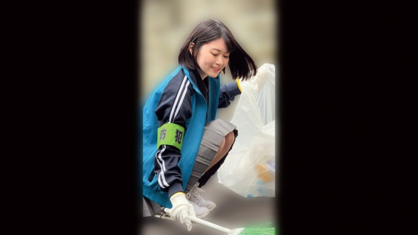 ゴミ拾う手の先輝く僕等の未来 ボランティア活動に勤しむ心の綺麗な女の子4名22枚目