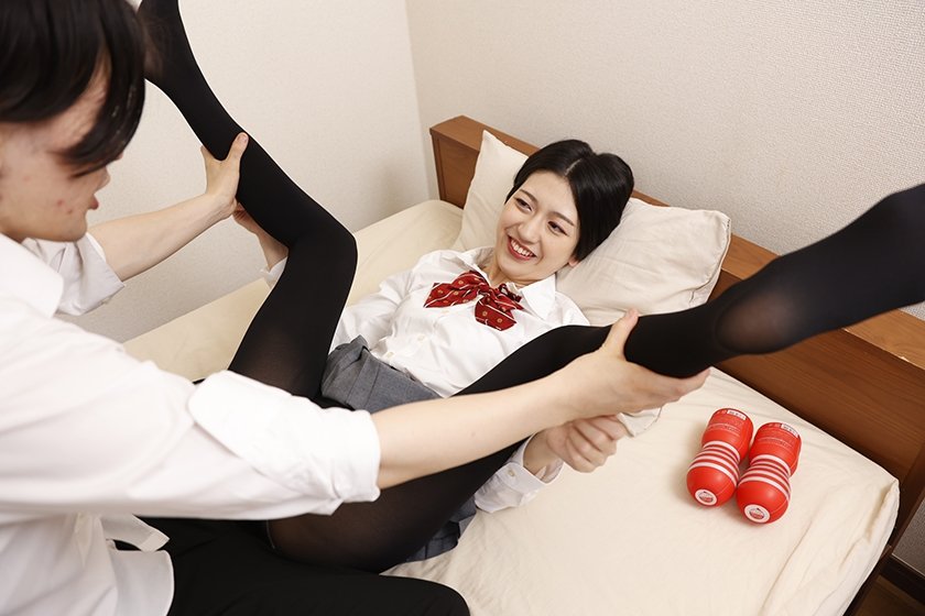 オナホ使ってみたい！だから君のオチ○チン出してみせてよ！僕の勃起チ○ポ見て、マ○コも濡れちゃった女の子！ 水谷梨明日8枚目