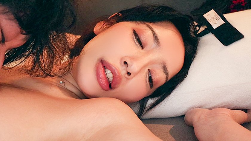日常のVlogを撮っていたら健気な人妻も参加してそのままSEX 美咲かんな7枚目