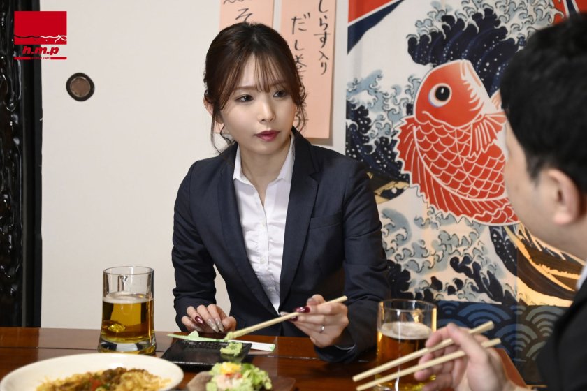 「終電なくなっちゃったね・・・じゃあウチくる？」終電を逃して旦那さんが出張中の女上司の家にお泊まり不倫、誘惑発情された僕は興奮して朝までハメ続けた 響蓮3枚目