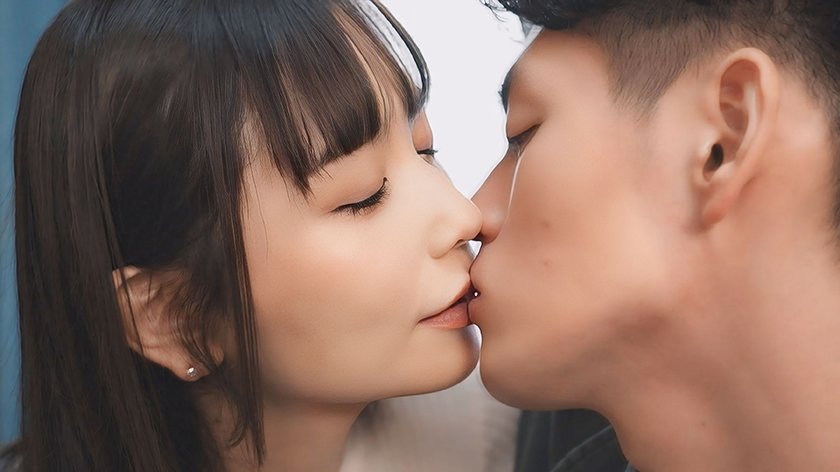 いつも綺麗で可愛い隣の若妻は昼間は天使、夜は淫乱！壁の向こうから聞こえる喘ぎ声に勃起しまくる僕、ある日思いを伝えたら旦那が出張中はいつも僕の部屋でSEXしまくった！ 笹倉杏4枚目