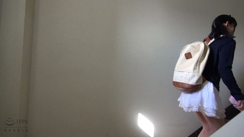 美少女のパンチラ ひなの1枚目