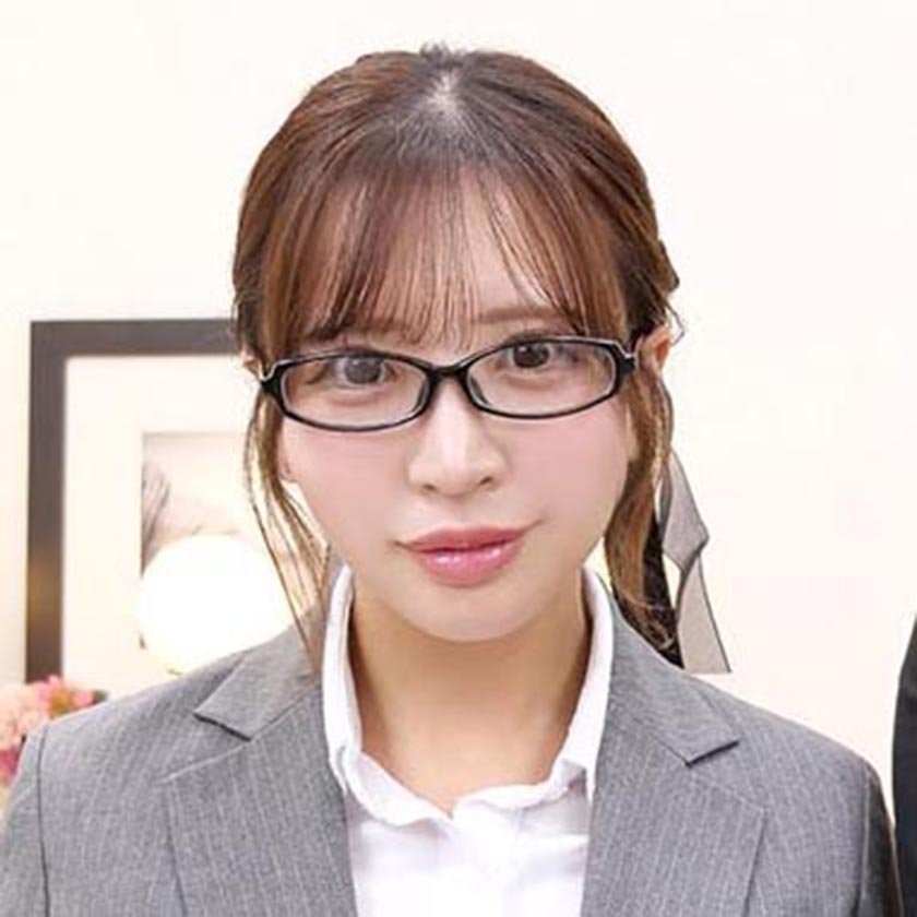 会社の同僚男女が仕事の合間に密着オイルエステでヌルヌル素股に挑戦！4枚目