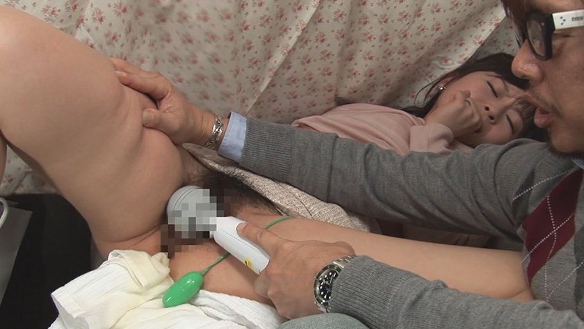 電マとバイブのW攻撃 つゆだくマ○コに生中出し1枚目