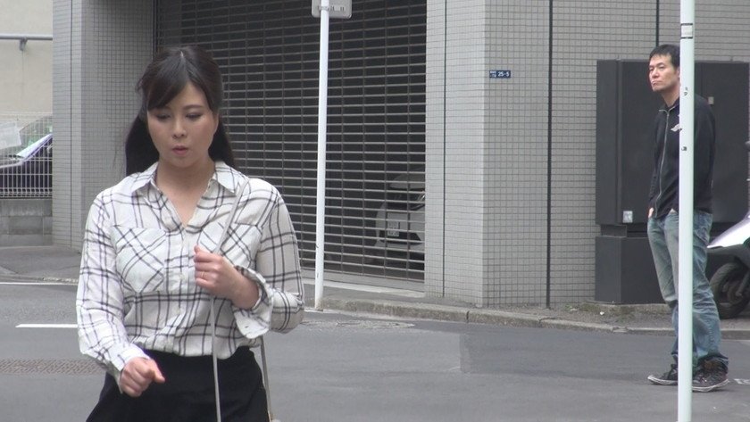 身動き取れず固定バイブに腰をがくがく痙攣させる人妻 羞恥拘束したまま放置させたらイキまくった挙句、チ●ポをねだったので望み通り中出ししてやった 特別編集2枚目