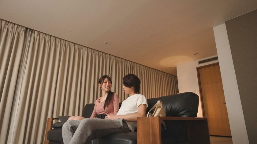 ついこの前までウブだった美女がコスプレ4P大乱交で汁まみれ！！！1枚目