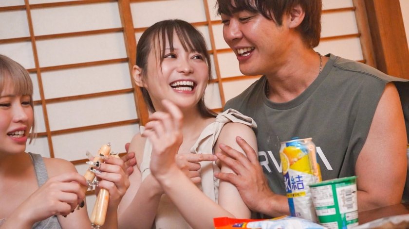 シゴデキ高収入なヘアメイクさんのゆいちゃん。休日に後輩とお出かけ先でムードに流されて乱交ハメ撮りすることになっちゃいましたｗｗｗ1枚目