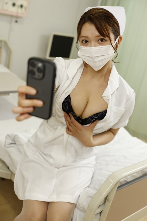 裏垢ナース 勤務中SNSえちえち配信中 凰華りん 羽月乃蒼9枚目