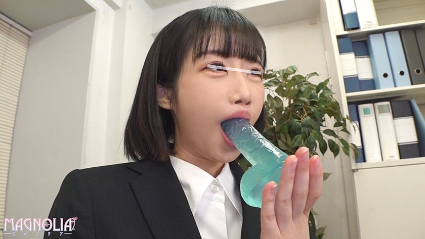 『大手企業の内定が目標の就活女子大生限定！ チ○ポを咥えながらジョボジュボ面接トレーニング！』スタイル抜群な清楚JDが喉奥チン凸されまくる！お口とスーツを精子まみれにされながらデカチン生ハメに即堕ち連続ガチ絶頂！！！【街角素人モニタリング♯みお♯21歳】1枚目