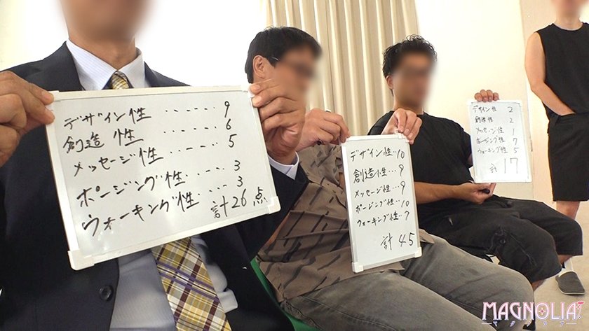 『高学歴JDがブラックテープランウェイチャレンジで目指せ！芸能界☆』グラマラスボディJDが挑戦でハニかみながら破廉恥ポーズ♪合格点が足りず罰ゲームで即ハメ…デカチン凸にデカパイを揺らしながら連続絶頂中出し！【街角素人モニタリング♯まりか♯20歳】3枚目