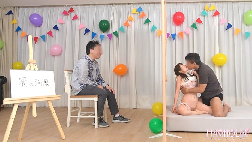 『仲良し夫婦限定！壁穴から顔を出したまま身体にイタズラを受けて連想ゲーム！』年下美人妻が挑戦！旦那に見えない壁の向こうでは知らない男に手マンされて潮吹き！？パイパンマ●コに全力ピストンどっぷり連続中出し！！【街角素人モニタリング♯なつき♯26歳】3枚目