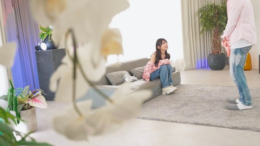 彼氏と別れたばかりの黒髪スレンダー21歳みなみちゃん！サービス出勤中に声かけ→コスプレ撮影中にまさかの中出しｗｗ無許可中フィニッシュでも受け入れたハメ撮り大公開ｗｗ1枚目